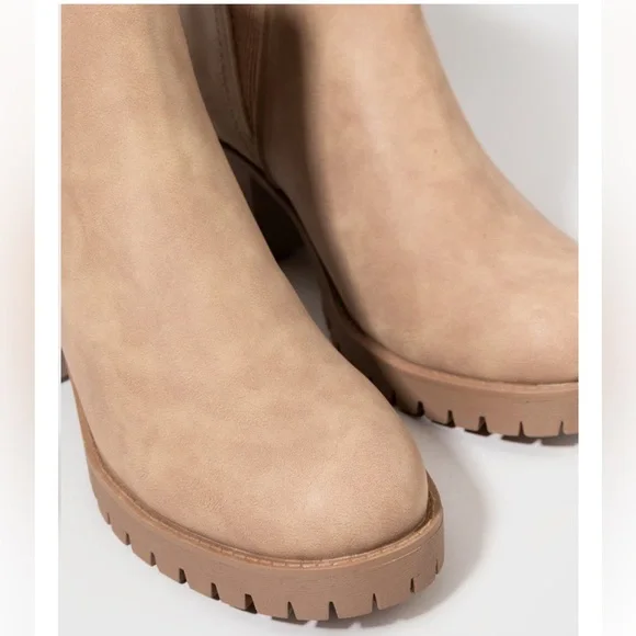 MIA Jody Ribbed Chelsea Lug Boots - Picture 4 of 8